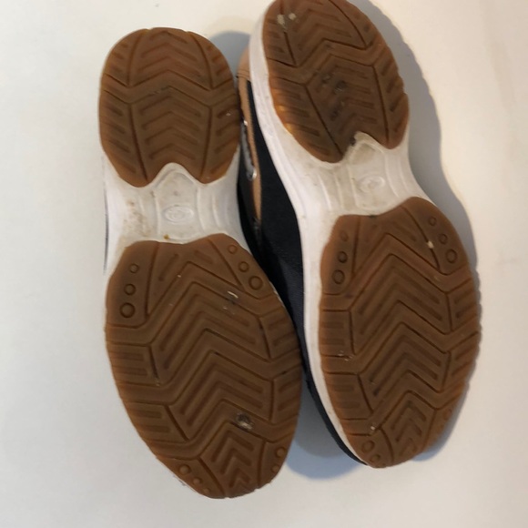 Easy Spirit Shoes - Picture 6 of 8